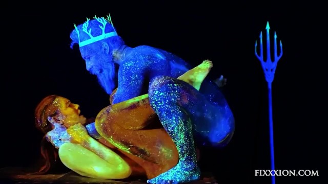 मुस्कुराना  Fixxxion का चलचित्र देखें