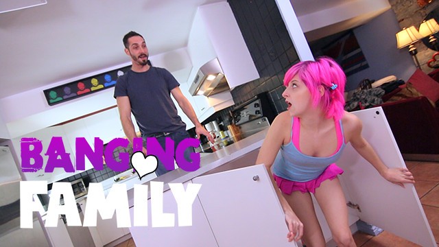 Banging Family presenta contenido con las fantasía con familia política de amiga