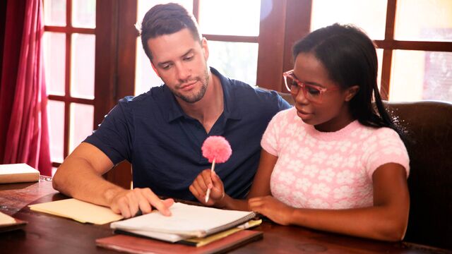 Only Teen Blowjobs présente bande-annonce branlette de Destiny Marshall