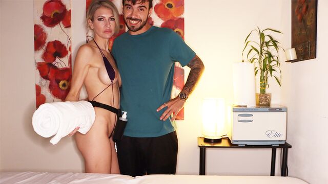 Explosive Gigi in Blondine Fickfilm