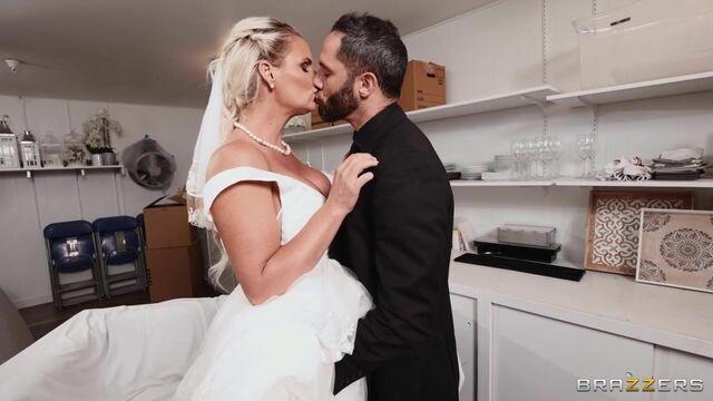 Regardez porno de la fragile Phoenix Marie