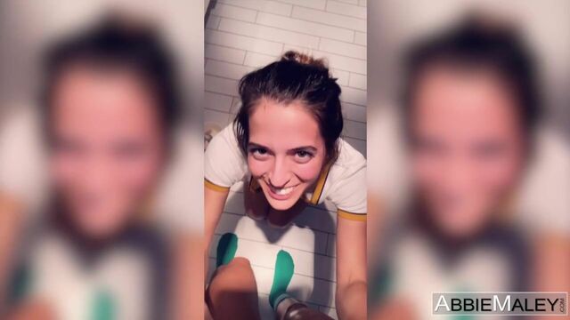 शुद्ध  Abbie Maley में फर्म नितंब दृश्य