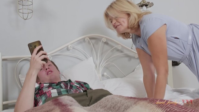 Aunt Judys XXX presenta riprese hardcore con carissima