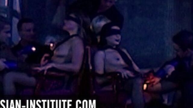 Guarda videata di plastica Lucy Love e Nikki Sun