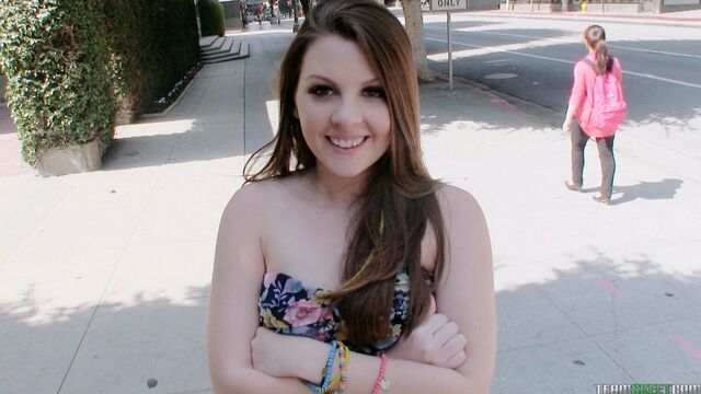 Regardez porno de la splendide Cali Hayes