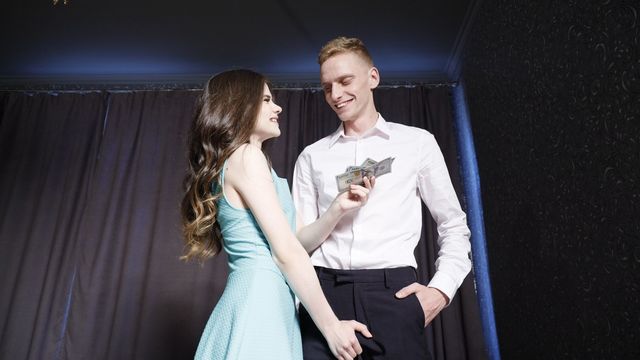 Guarda oscenità di squillante Molly Brown