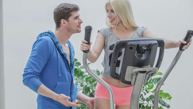 Ben formata Jessie Volt - filmato lunghi capelli - Elegant Anal