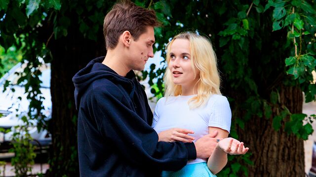 Deepthroat Sex mit energischer Loli Pop von Club Sweethearts