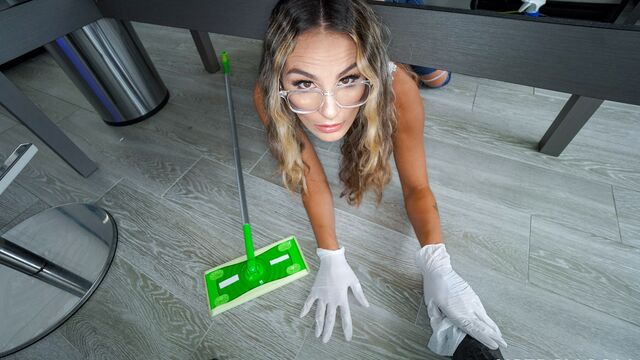 UsePOV featuring Mandy Rhea's standing fuck movie