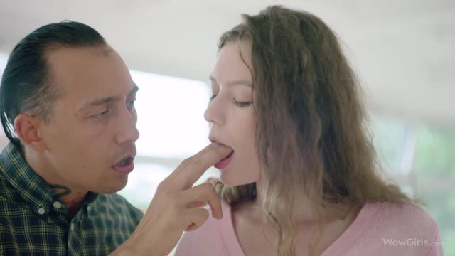 Oral Sex mit eindrucksvoller Sofi Smile von WOW Girls