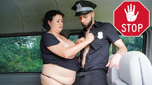 Attempata porcellina partecipa in oscenità toys