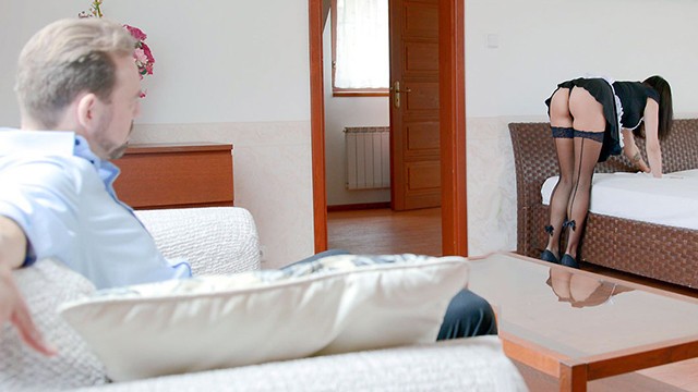 La brillante Erik Everhard y Mia Trejsi en acción de medias de red