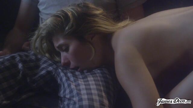 Lia Lor em peitos naturais trailer no James Deen