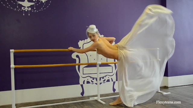 Irina in HD Fickfilm von Flexy Teens