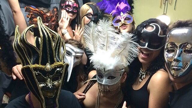 Energische Mila und Sofia's Blowjob Pornofilm