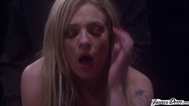 Clip culo grande con Dahlia