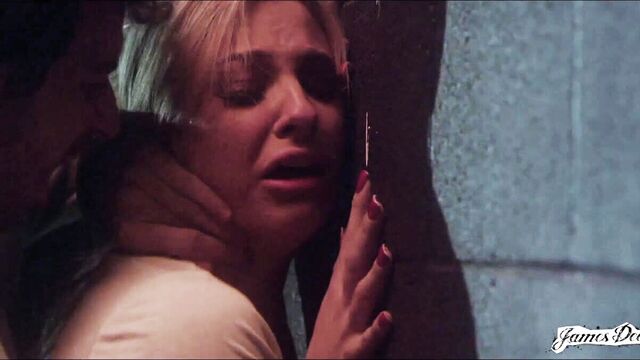 Insaciável Dahlia Sky - peitos naturais filmagem - James Deen