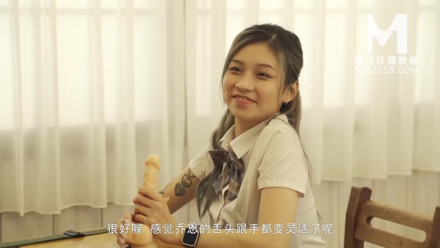 La célèbre Nan en vedette dans clip plan à quatre