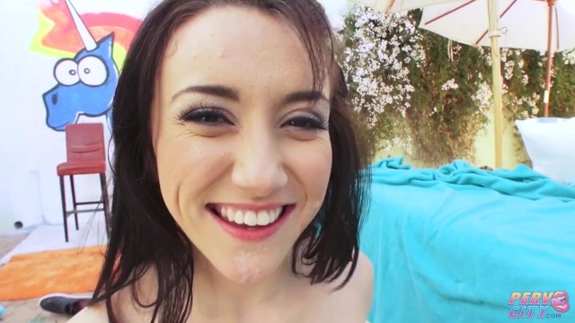 Gulosa Mike Adriano e Stefania Mafra estrelando em bolha na bunda pornô