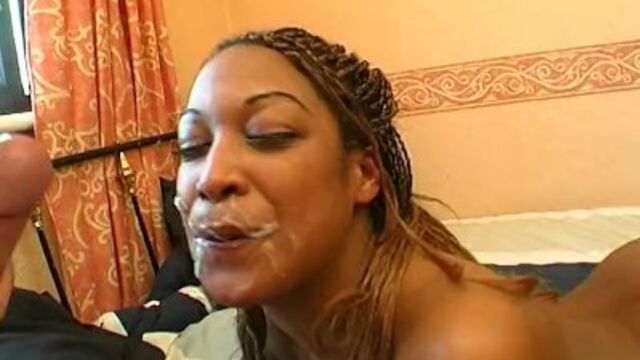 La pícara putita - tráiler de gangbang - Splat Bukkake