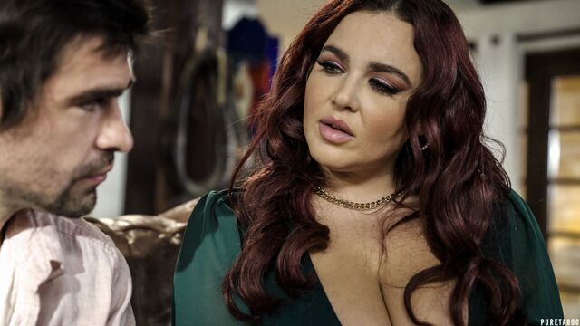 Natasha Nice e Lucky Fate in videata gambe lunghe di Pure Taboo