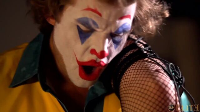 Nicole का MILF दृश्य