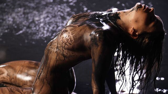 Guarda trailer di irresistibile ArinaQ