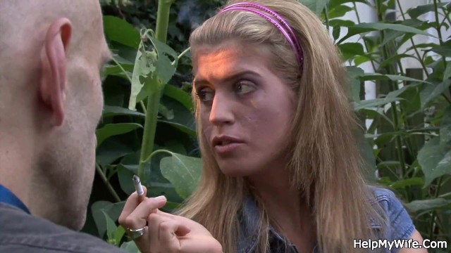 Watch come-hither siren's sex