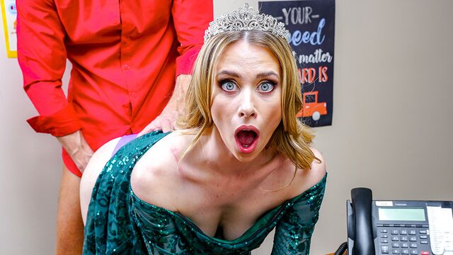 Anya's doggystyle xxx