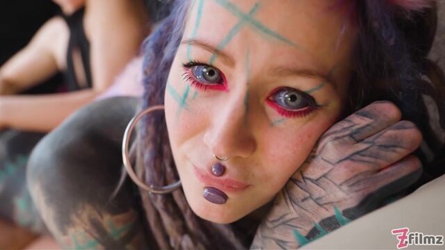 Unermüdliche Miss Flora und Anuskatzz in der Hauptrolle in Unterwäsche Film