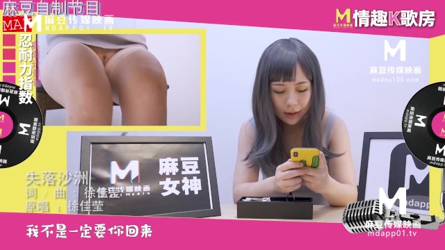 Mira película con la voluptuosa gatita