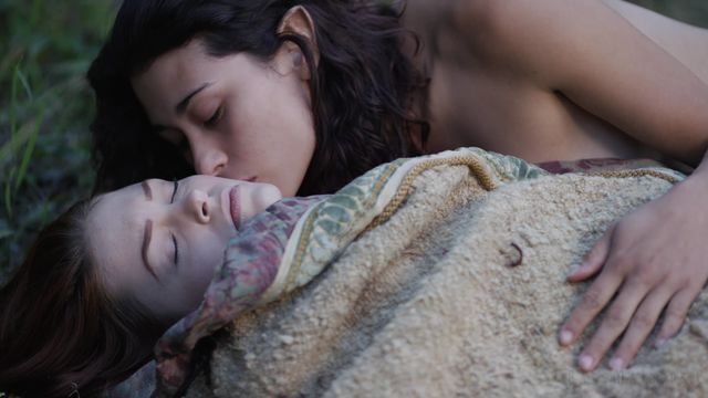 Bree Daniels e Raven Rockette em chupando buceta clipe no Bare Maidens