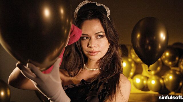 Femme fatale Scarlett Alexis e Anna De Ville in porno pompino