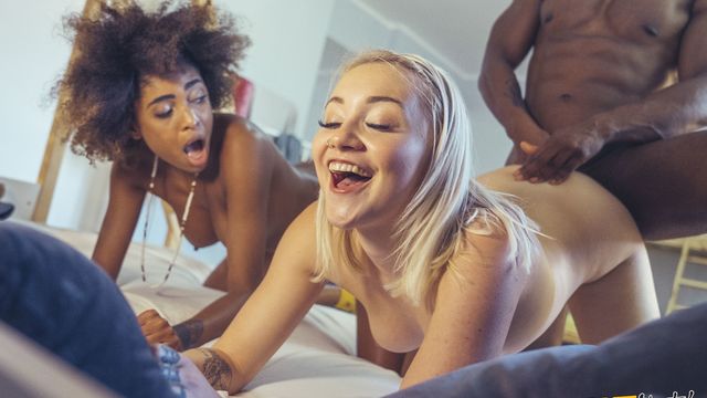 Pornographie jeunette de la sublime Luna et Marilyn 