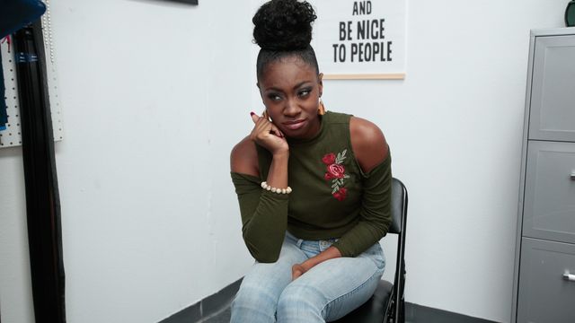 Clip levrette debout de l'ahurissante Anne 