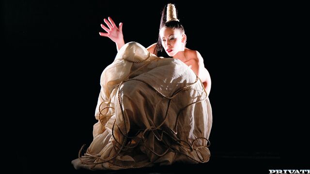 Striking Mya's skinny trailer