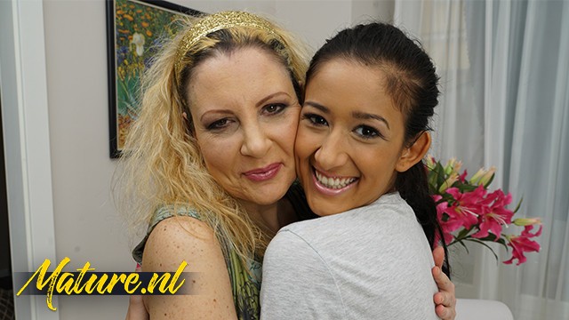 Pin-up Darcia Lee at licking dirt