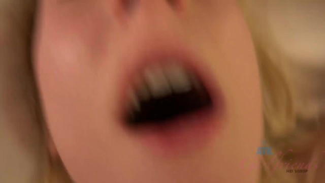 Wohlgeformte Odette Delacroix in der Hauptrolle in Umgedrehte Reiterstellung Fickfilm