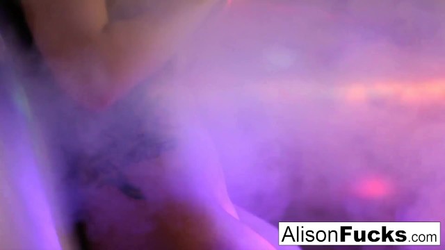 Acción con la afrodisíaca Alison Tyler con mujer sola de PUBA