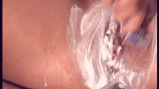 Watch easy-on-the-eyes sweetie's video