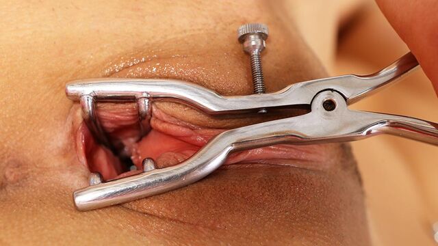 Wet and Puffy presenta xxx amatoriale con Anna Rose