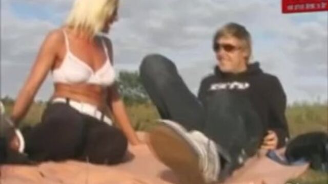 Verhexende Frauchen in Teenie Trailer