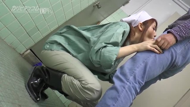 Maki Koizumi and Maki's pussy licking dirt by Caribbeancom