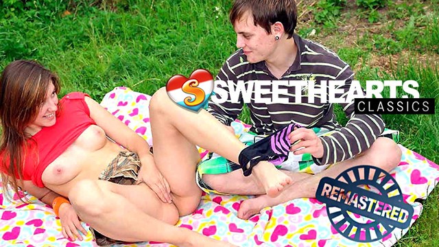 Porno pompino con delicatissima innamorata di Club Sweethearts