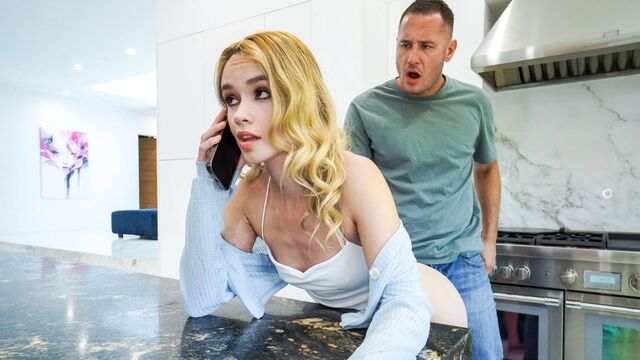 Mira clip con la exhuberante Khloe Kingsley