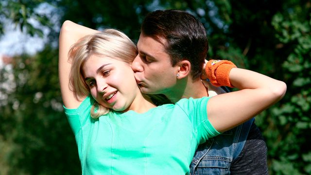 Tráiler de piernas en los hombros protagonizado por la cautivante Nicole Brix