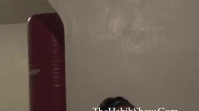 Poupée dans action noire de The Habib Show