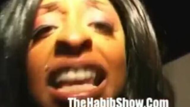 Carmen Hayes dans bande-annonce noire de The Habib Show