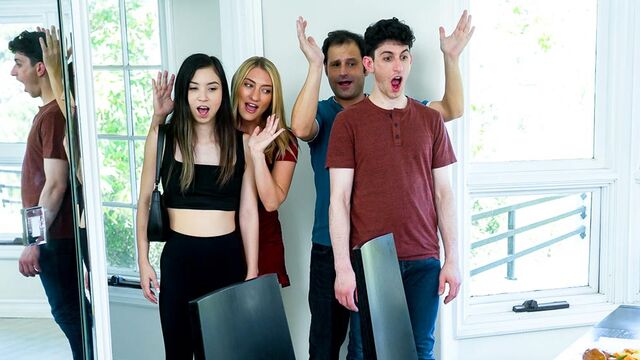 La mignonne Whitney OC et Amber Angel dans action petits seins