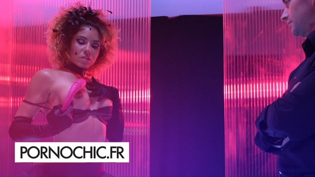 Rose Valerie en clip de fetiche de PORNOCHIC